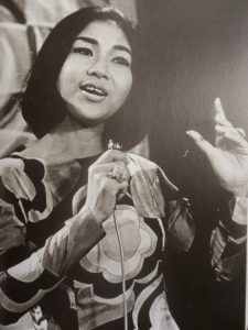 Penyanyi tahun 60 an Indonesia perempuan yang legendaris - Denotasi.com