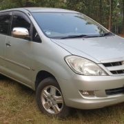 mobil irit Toyota Kijang Innova