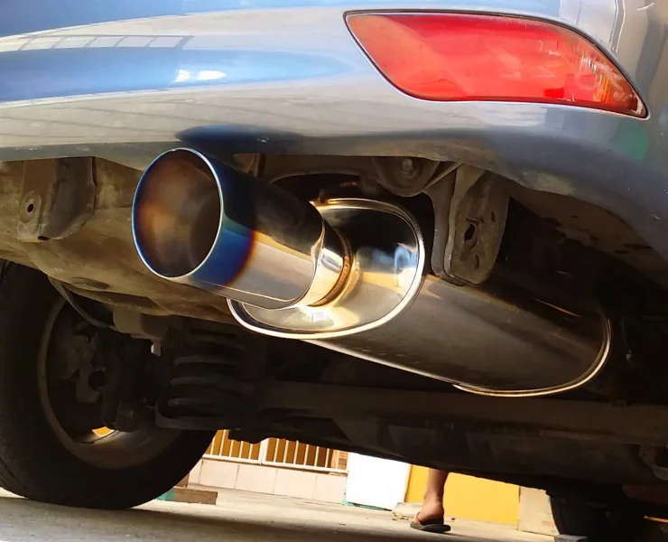 knalpot mobil keluar air