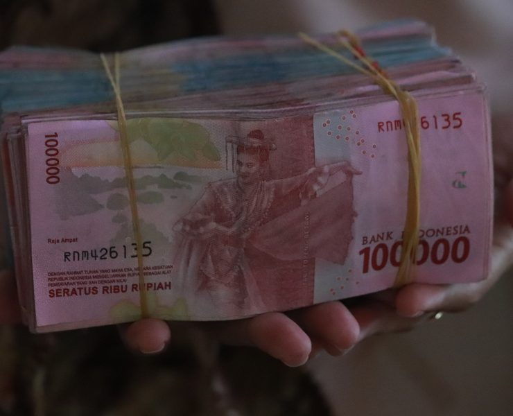 THR Akan Cair (Ilustrasi: Unsplash/mufid-majnun)