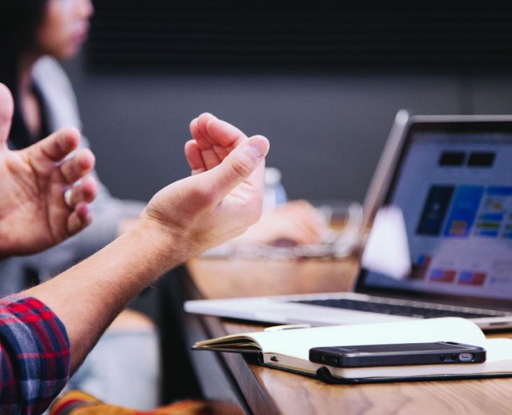 Ilustrasi menghitung untung dan rugi (Headway on Unsplash)