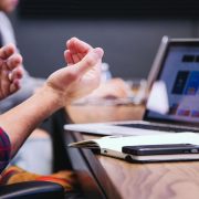 Ilustrasi negosiasi bisnis (Unsplash)