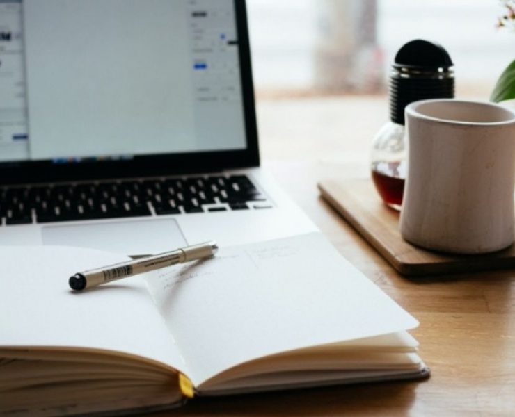 Ilustrasi website kompres PDF (Unsplash)