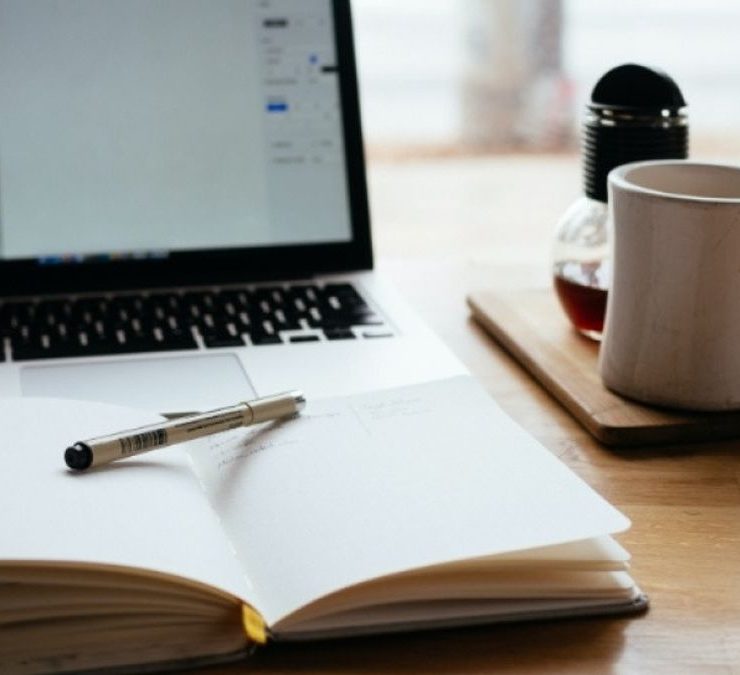 Ilustrasi website kompres PDF (Unsplash)